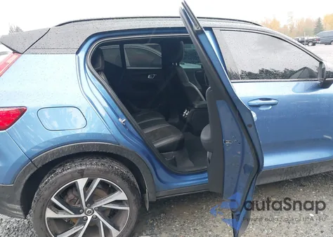 2021 Volvo Xc40 T5 R-Design z USA, uszkodzony, nr VIN YV4162UMXM2492877